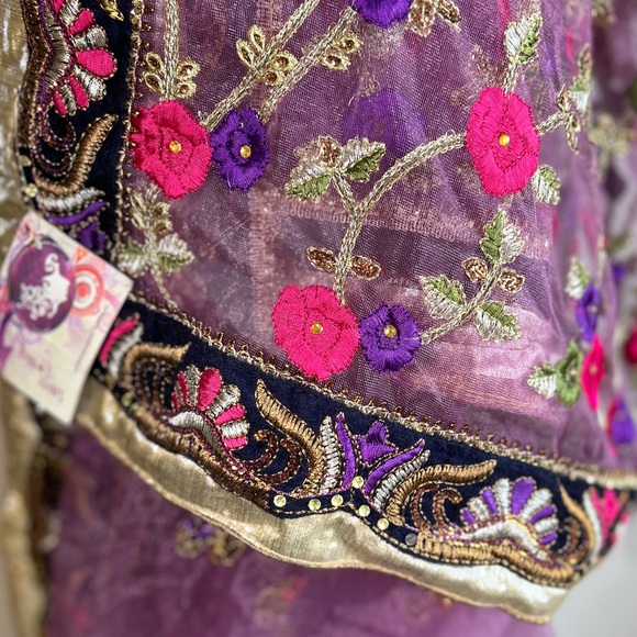 NWT Saree Swarg Embroidered Embellished Purple Net Saree with Gold Lame Trim - Picture 13 of 15